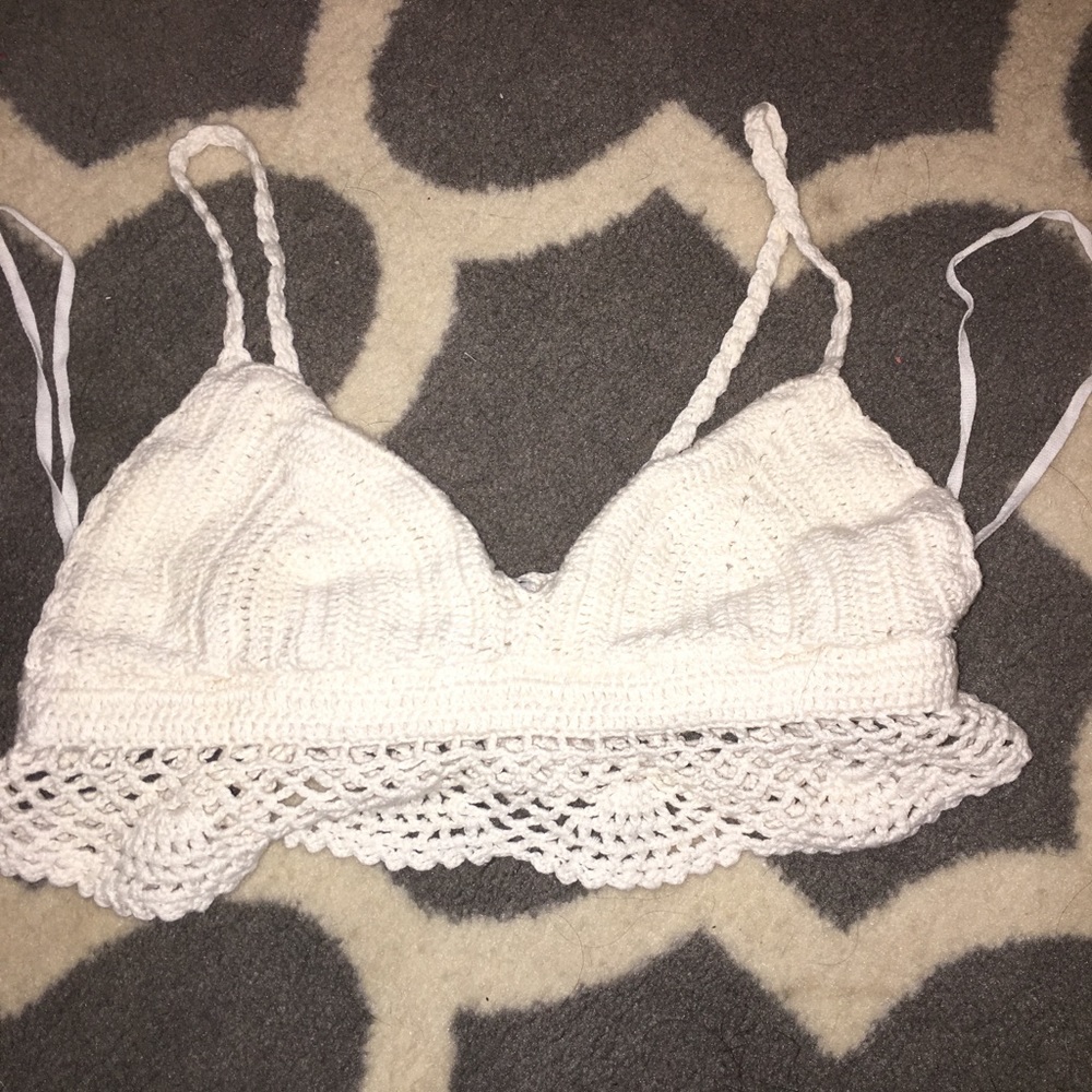 AMERICAN EAGLE CROCHET BRALETTE